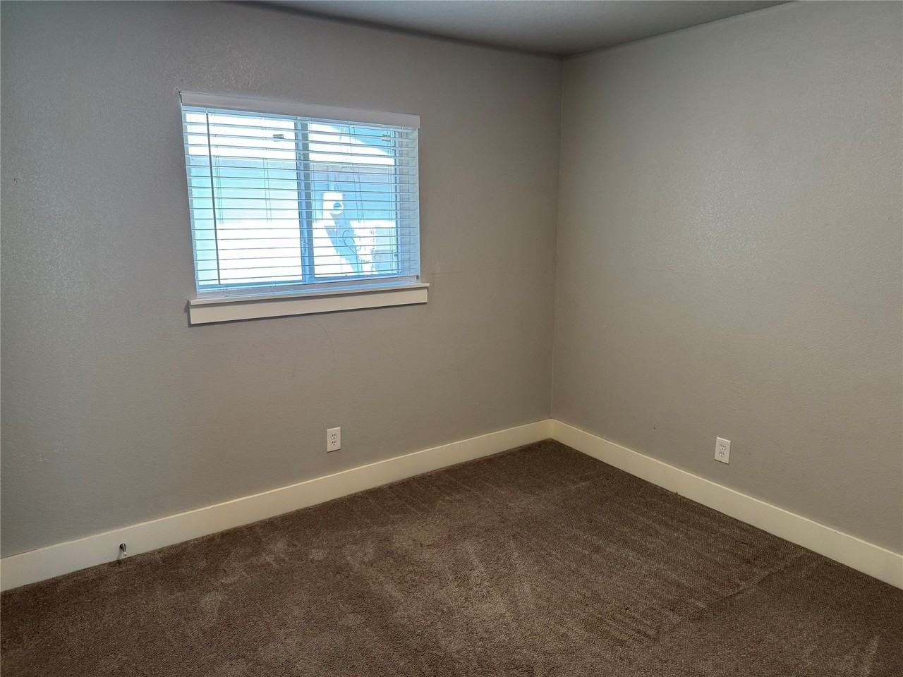 1531 Camelia Dr - Photo 6 of 15