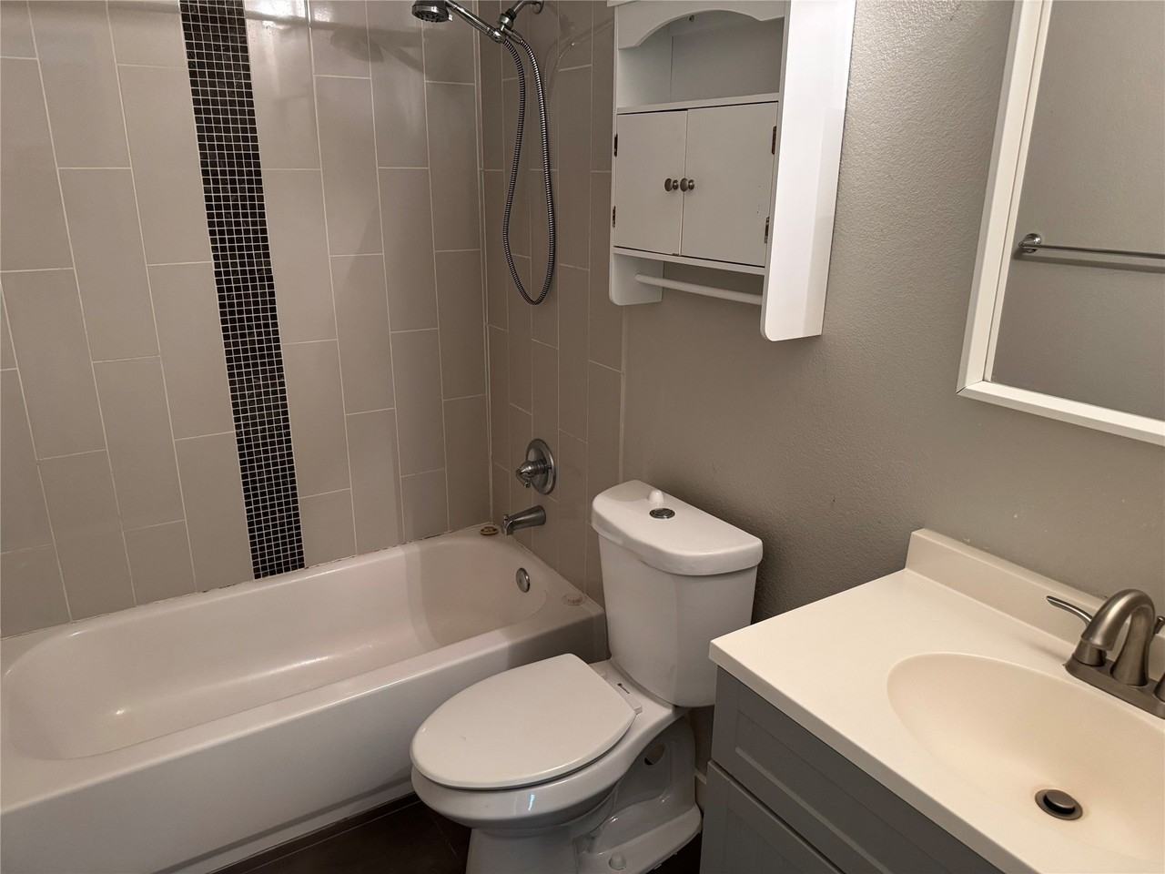 1531 Camelia Dr - Photo 7 of 15