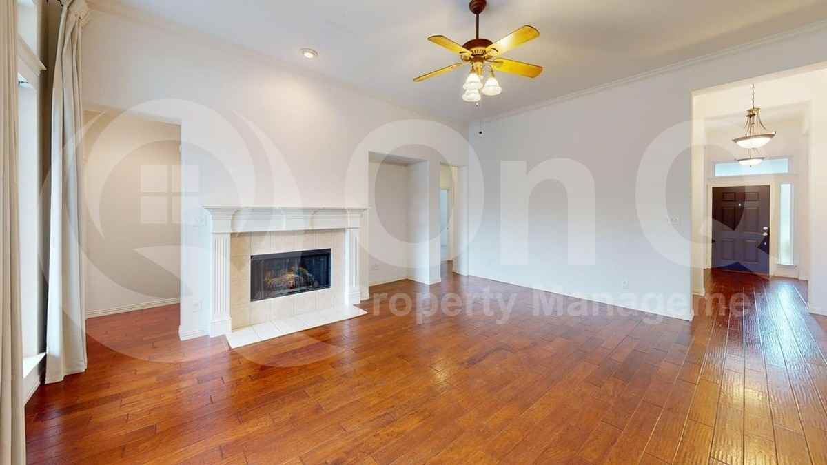 1219 Bridgeway Ln - Photo 5 of 26