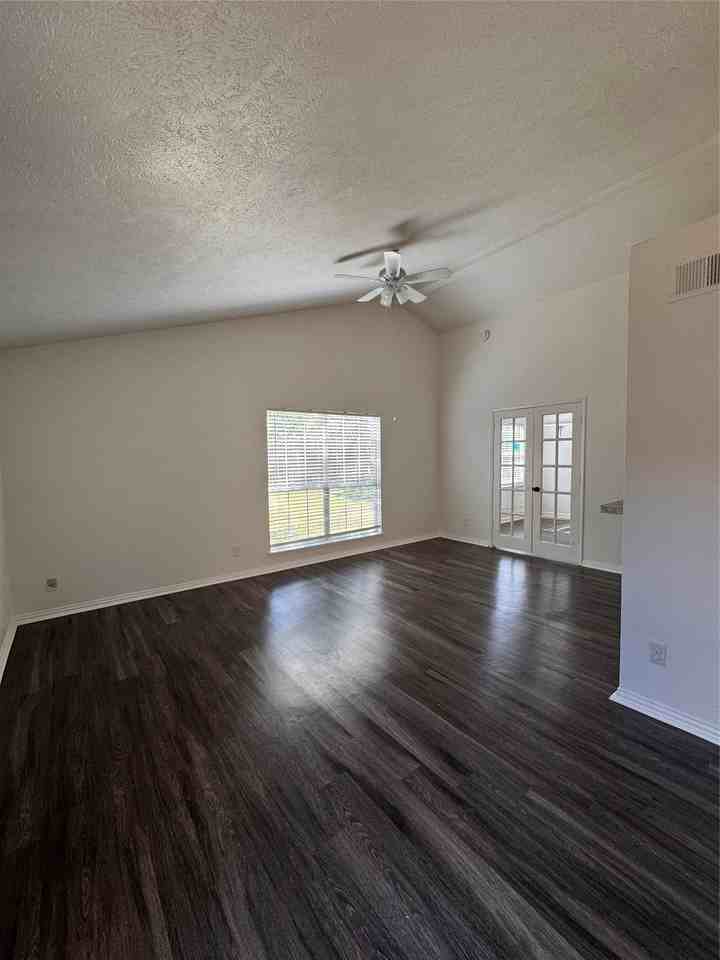 7512 Independence Dr - Photo 2 of 8