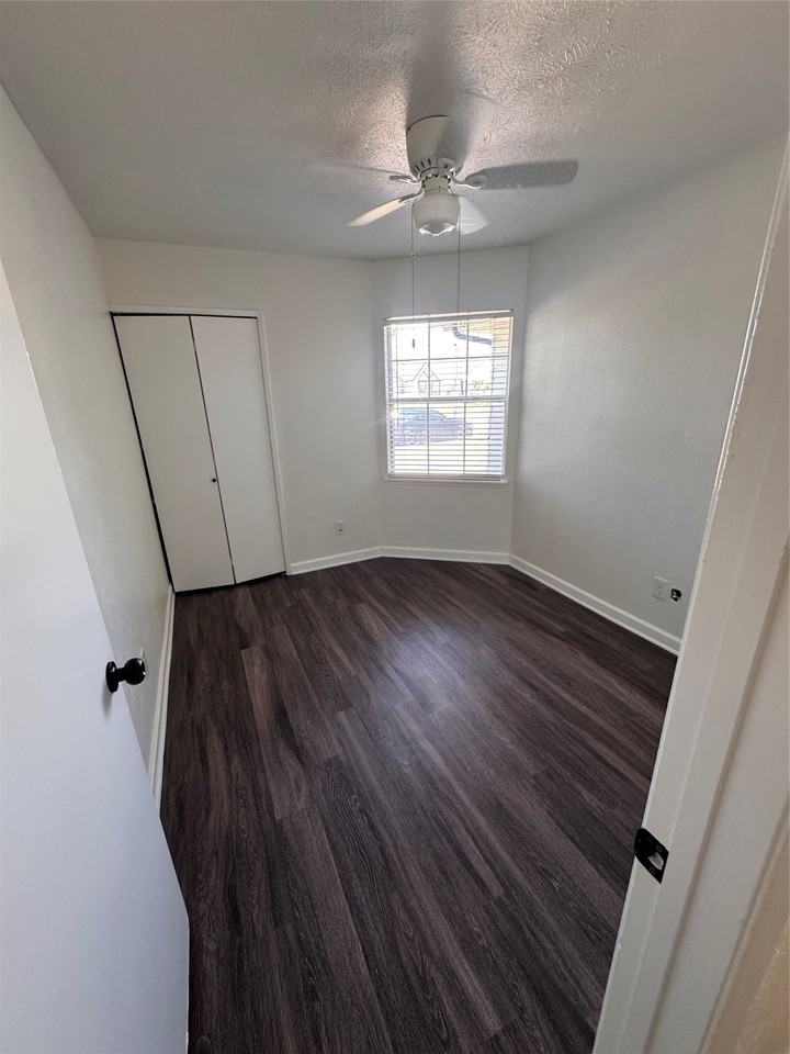7512 Independence Dr - Photo 4 of 8
