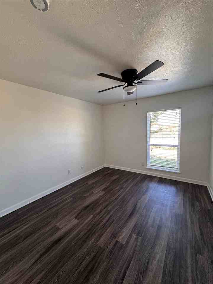 7512 Independence Dr - Photo 5 of 8