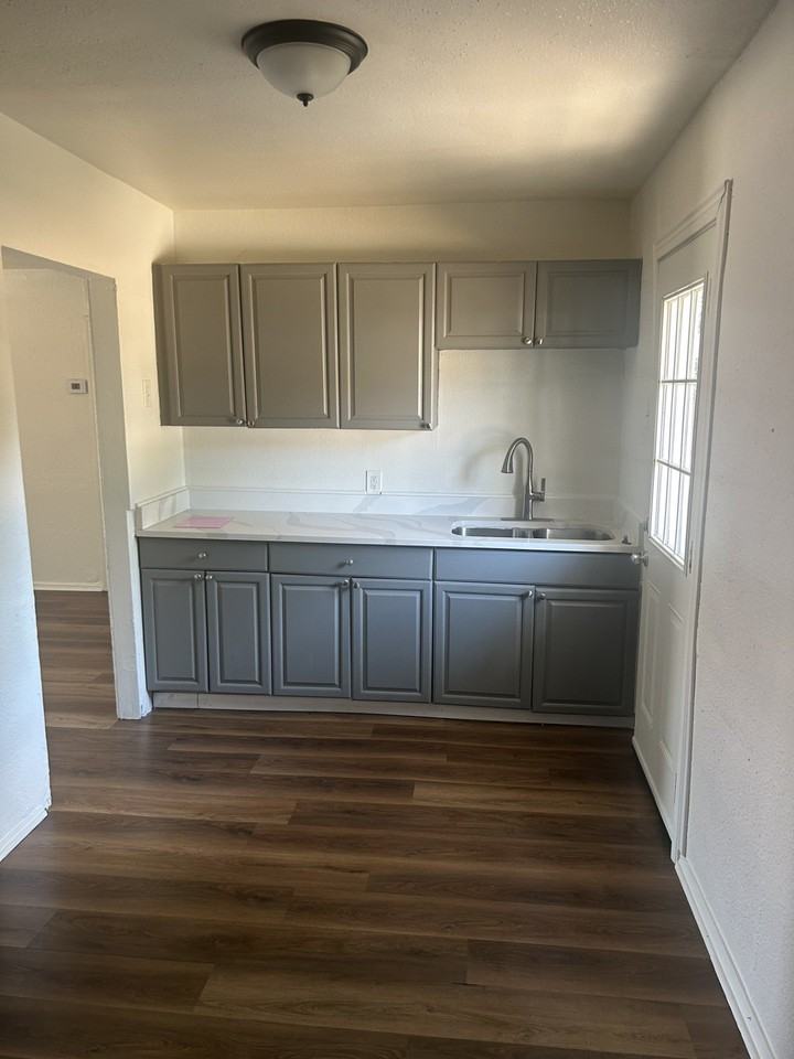 517 Hawthorne St - Photo 2 of 15