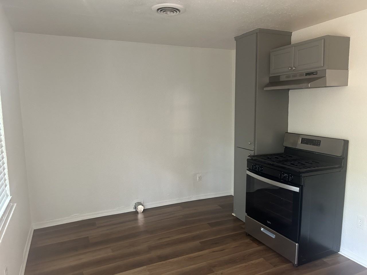 517 Hawthorne St - Photo 3 of 15