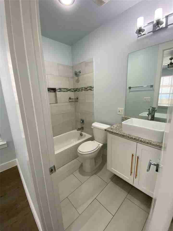 203 S Village Way - Photo 4 of 36