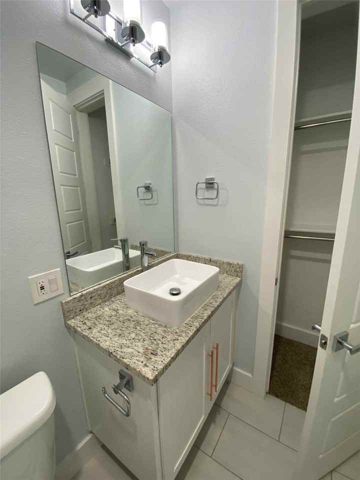 203 S Village Way - Photo 5 of 36