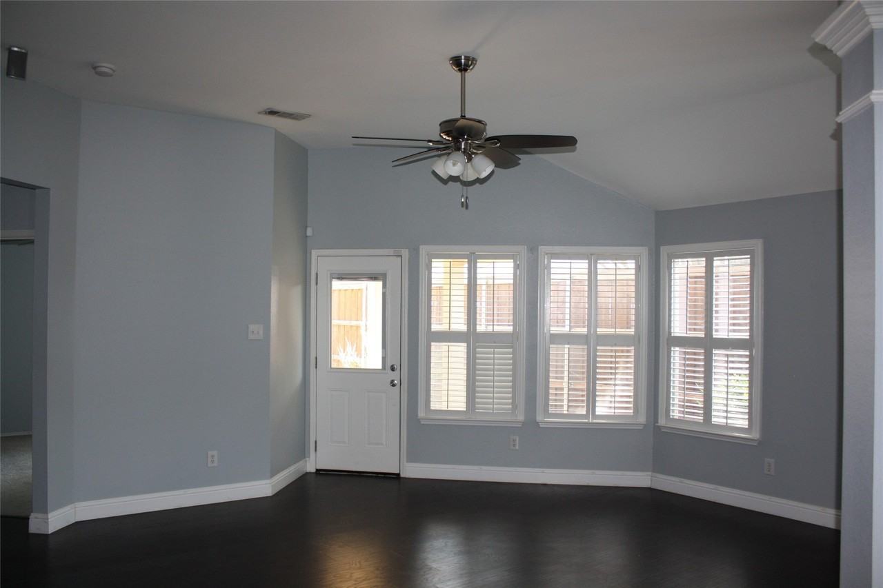 5021 Blackelm Dr - Photo 4 of 8