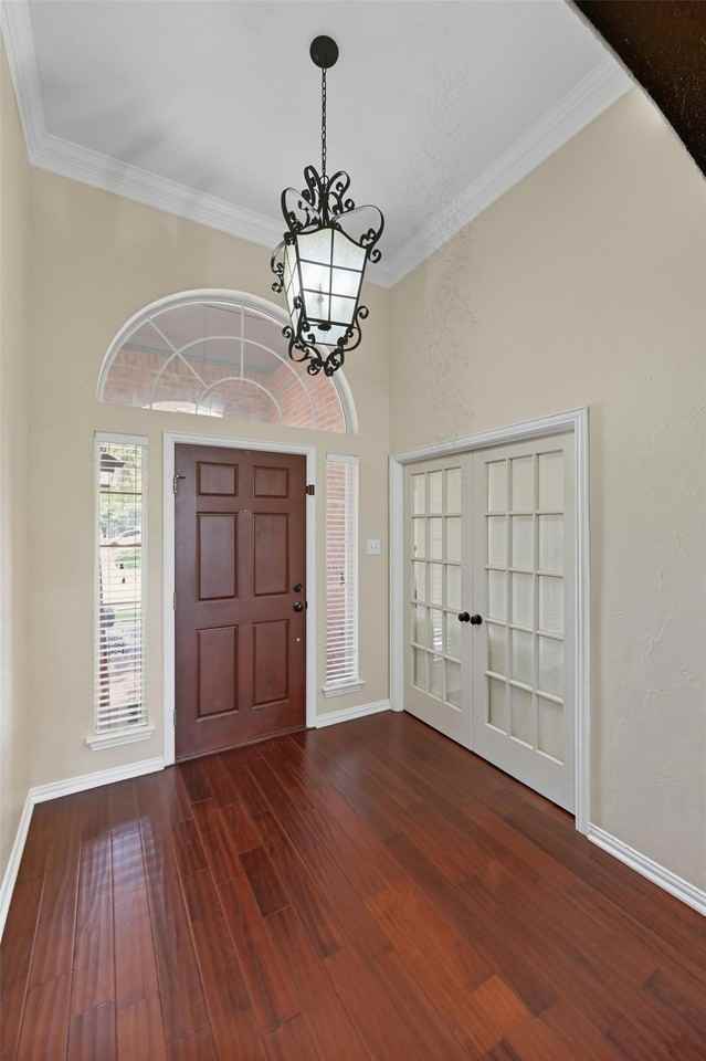 2208 Cheshire Dr - Photo 4 of 40