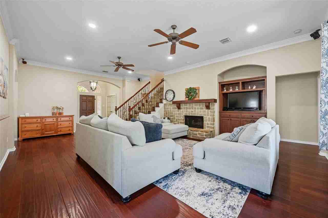 2208 Cheshire Dr - Photo 6 of 40
