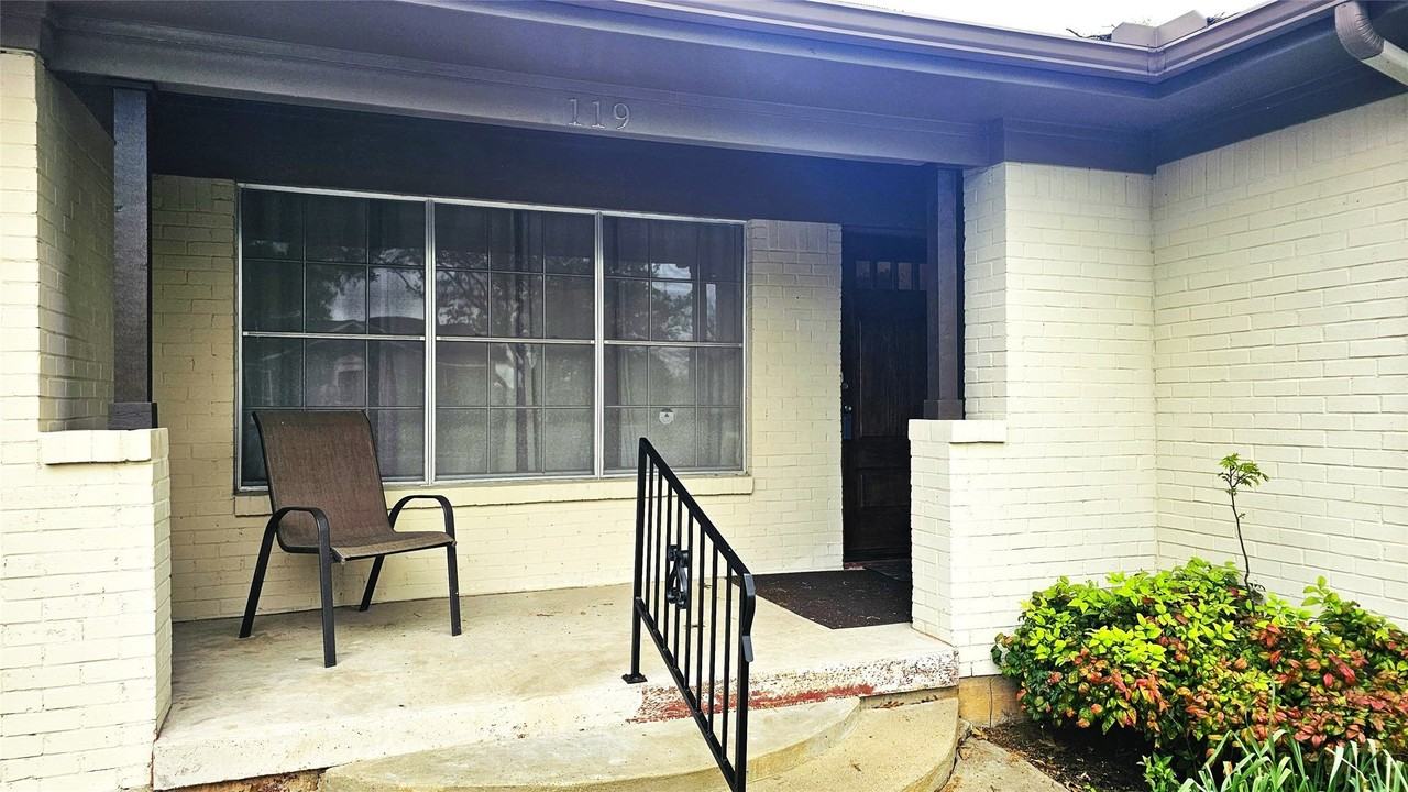 119 Redbud Trl - Photo 4 of 40