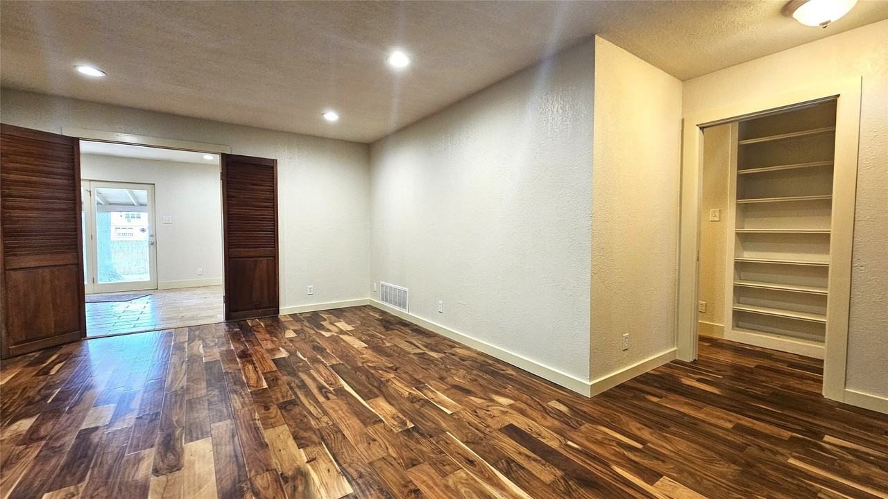 119 Redbud Trl - Photo 6 of 40