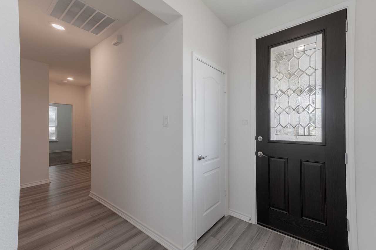 2701 Webb Ave - Photo 4 of 34