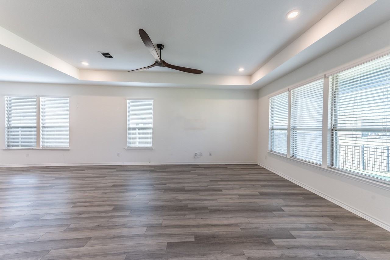 2701 Webb Ave - Photo 6 of 34