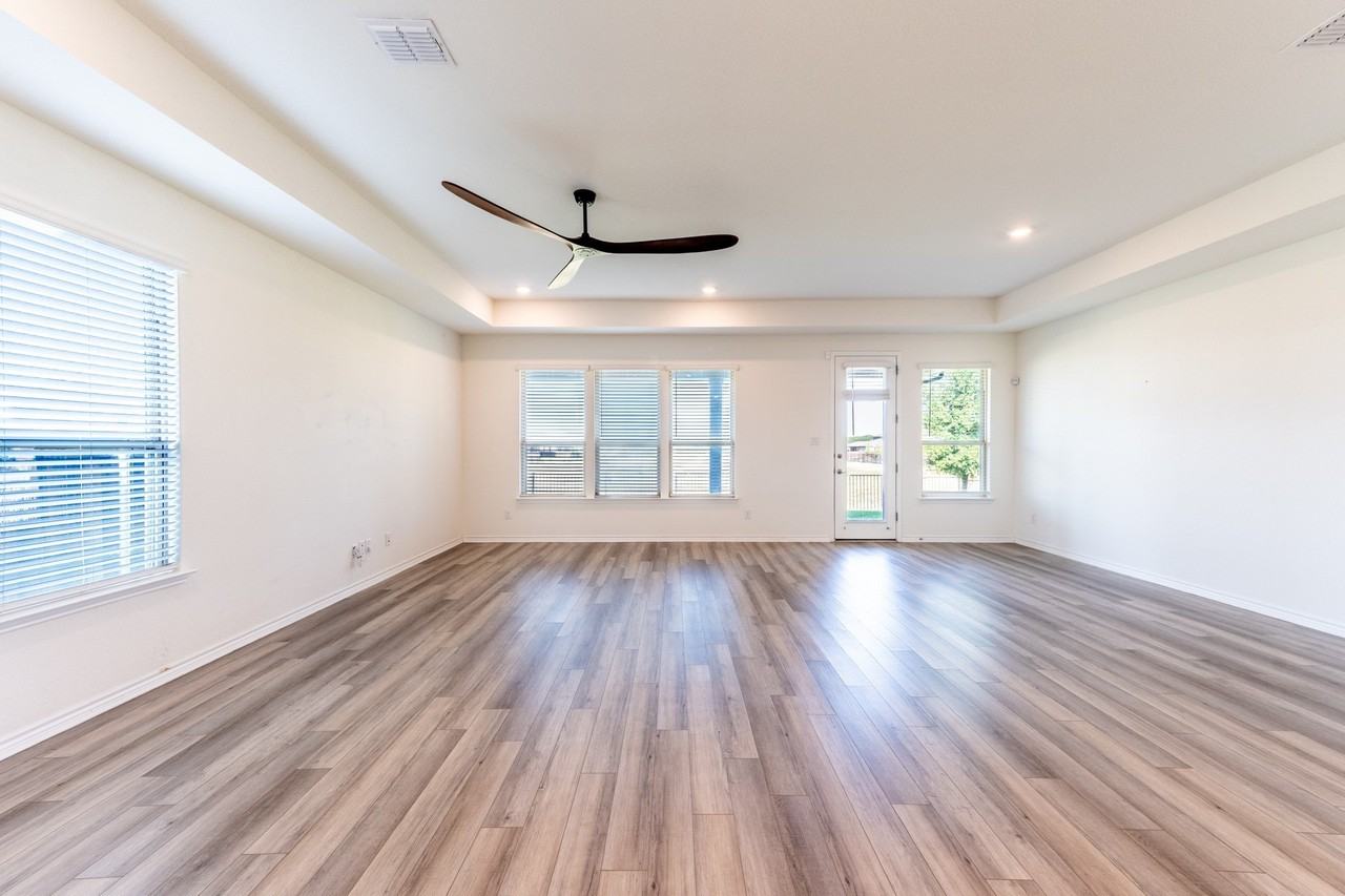 2701 Webb Ave - Photo 7 of 34