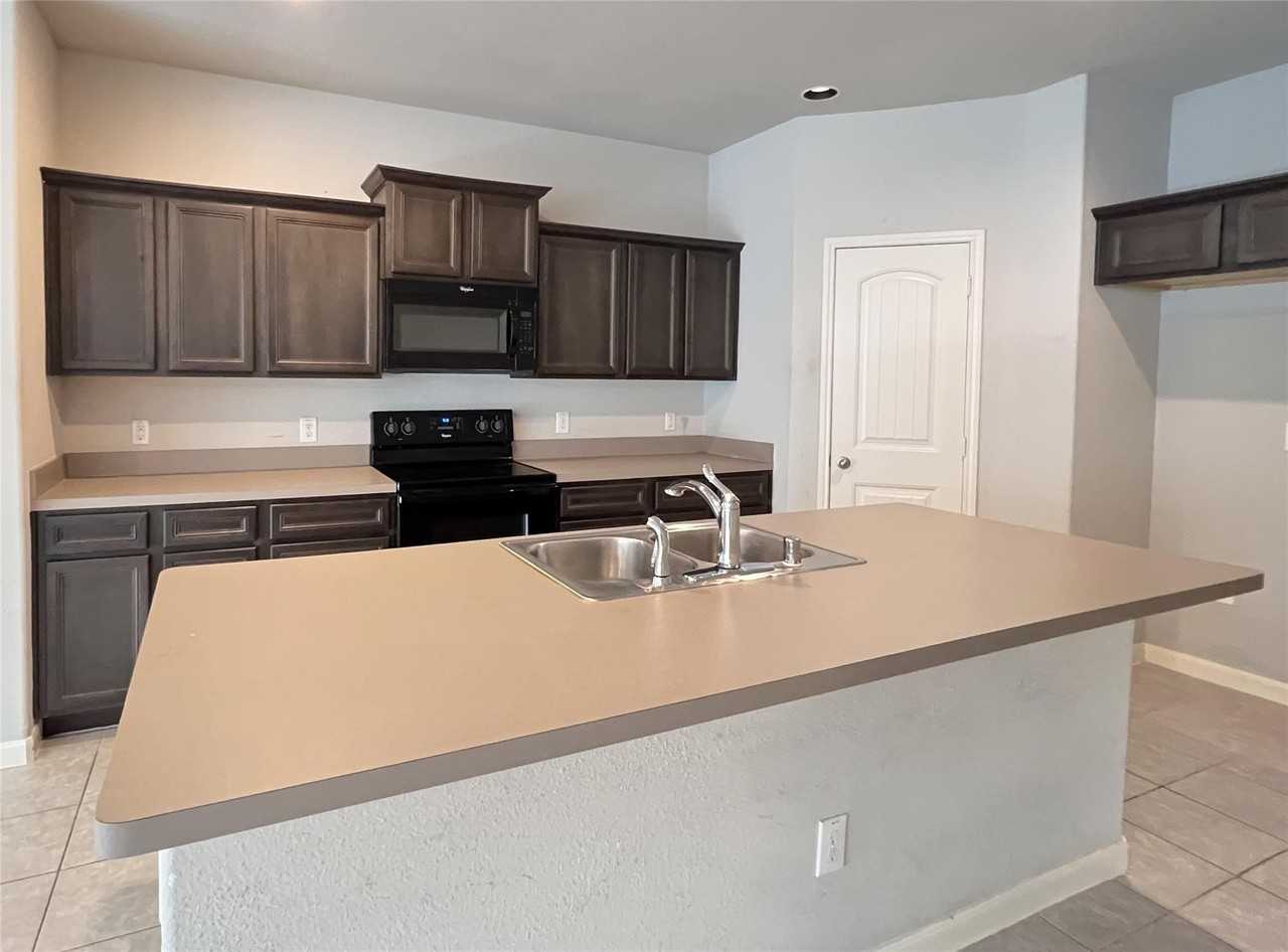 4505 Elderberry St - Photo 7 of 23