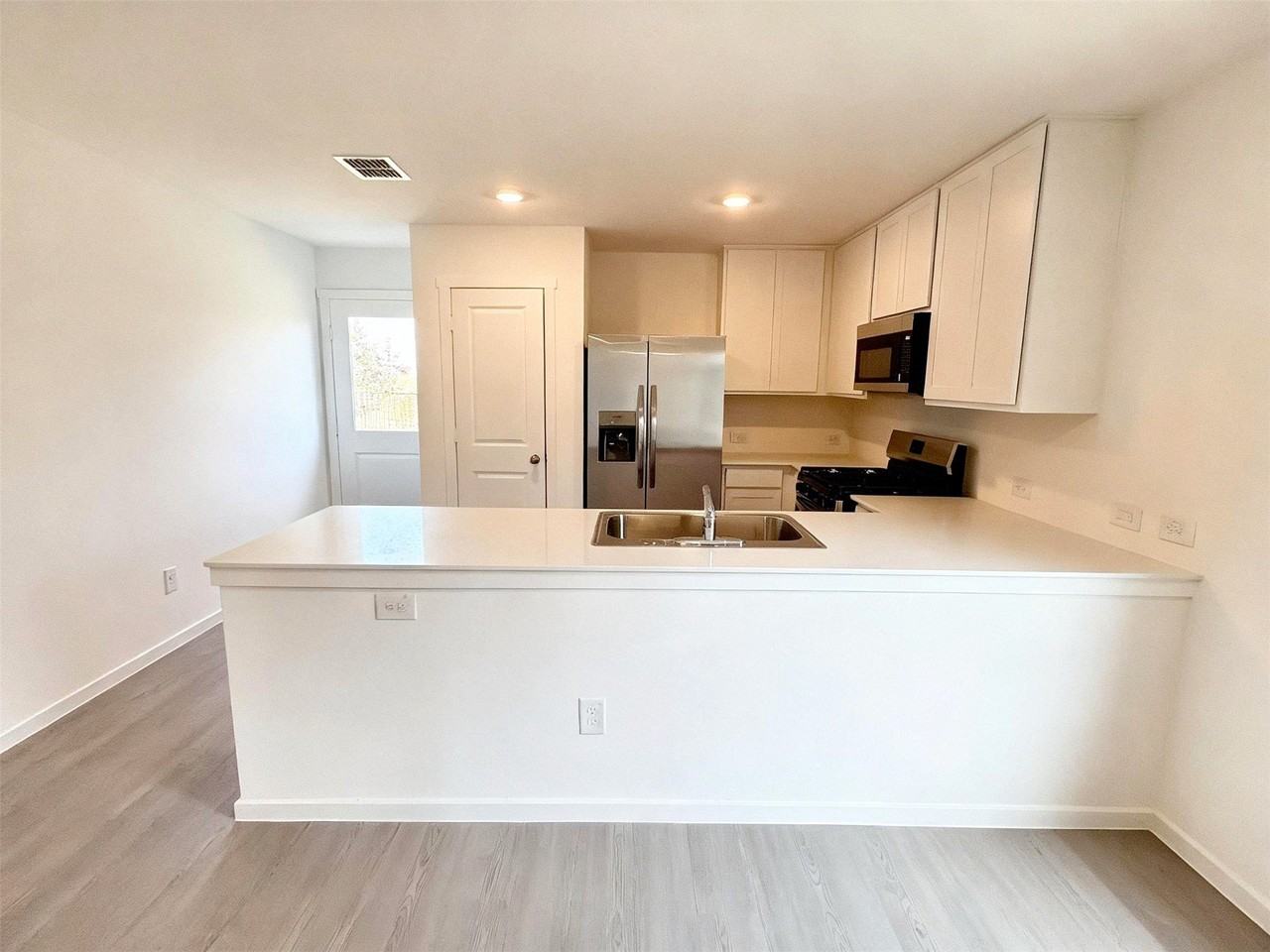 3156 Campeiro Ave - Photo 3 of 23