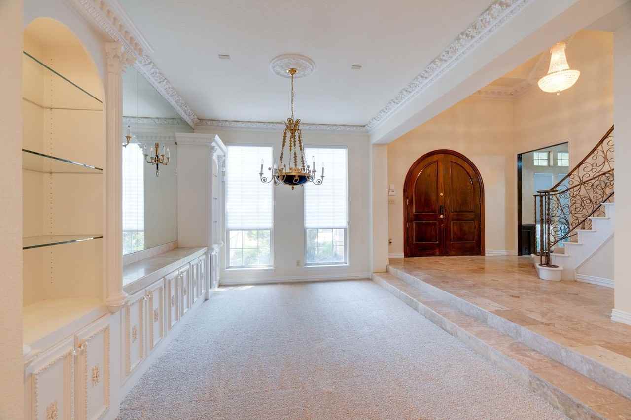 7012 Shalimar Ct - Photo 4 of 23