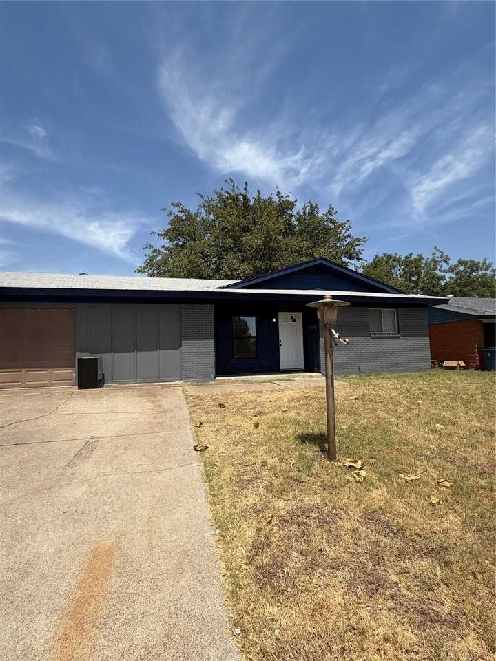 1621 Gill St - Photo 2 of 14