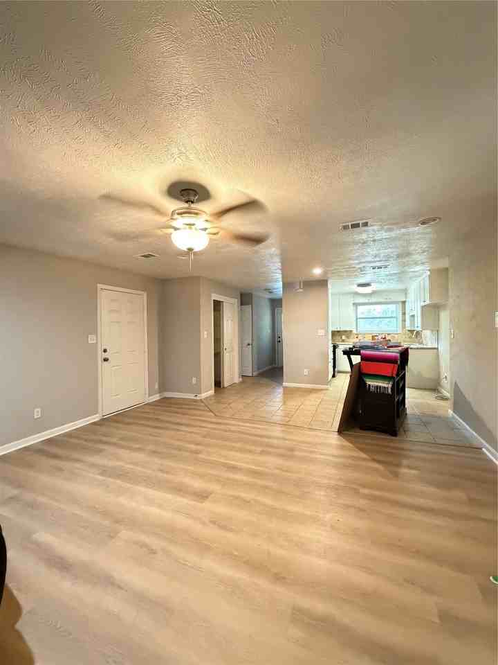 1621 Gill St - Photo 4 of 14