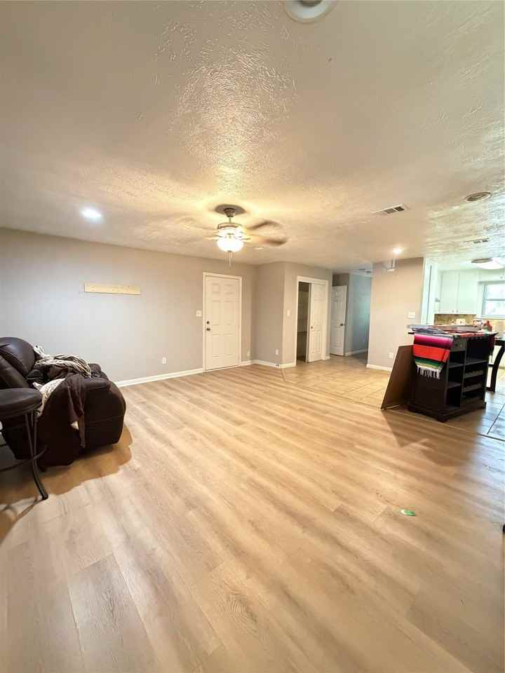 1621 Gill St - Photo 5 of 14