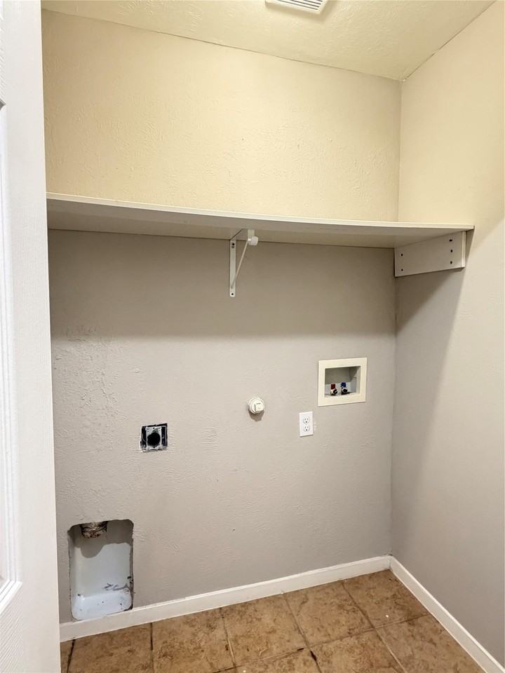 1621 Gill St - Photo 6 of 14