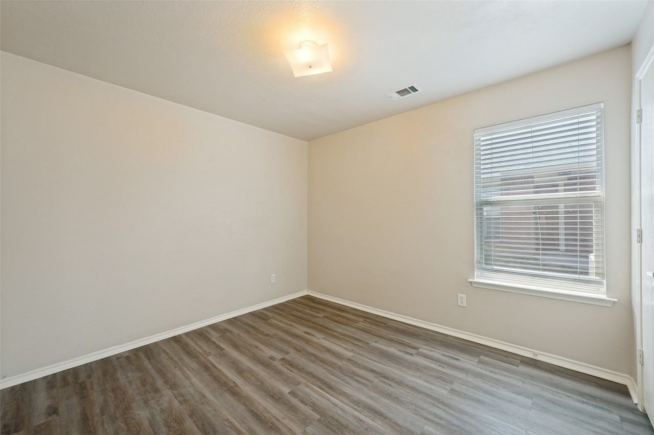 1105 Cottonwood Dr - Photo 7 of 12
