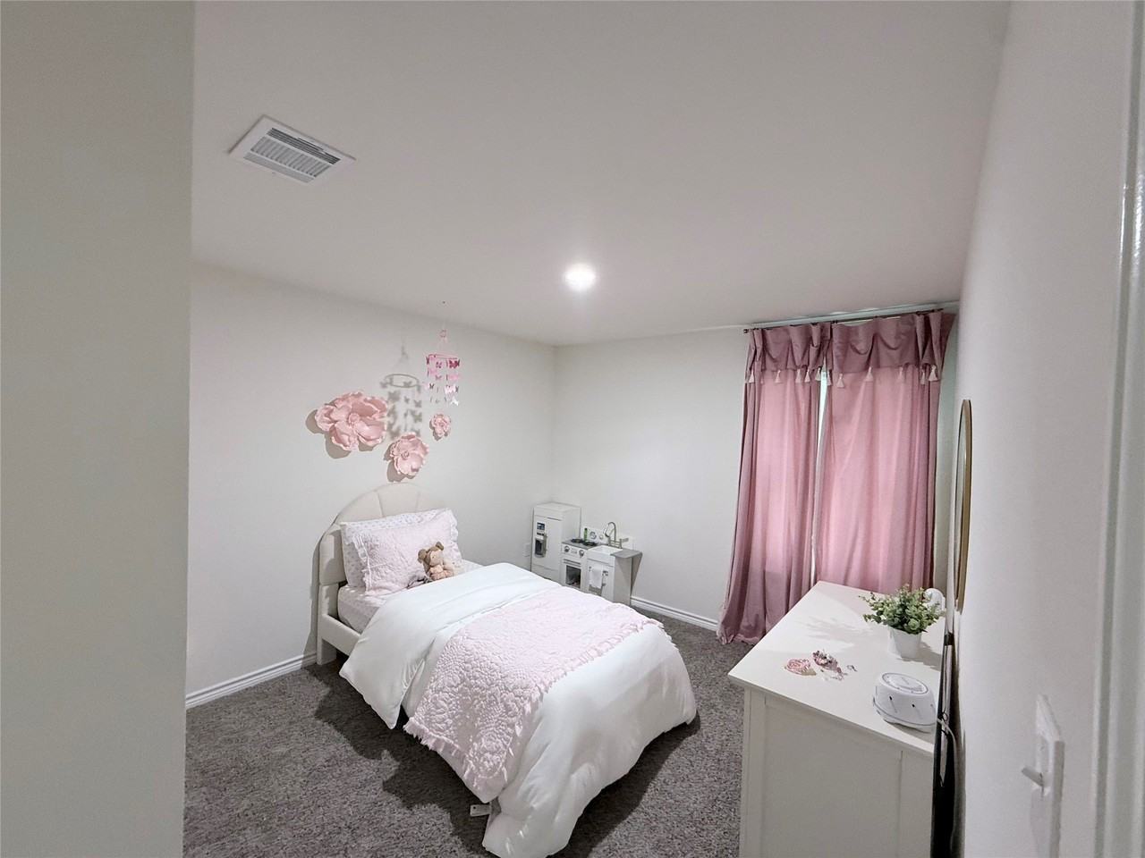 1602 Maple Ridge Dr - Photo 6 of 12