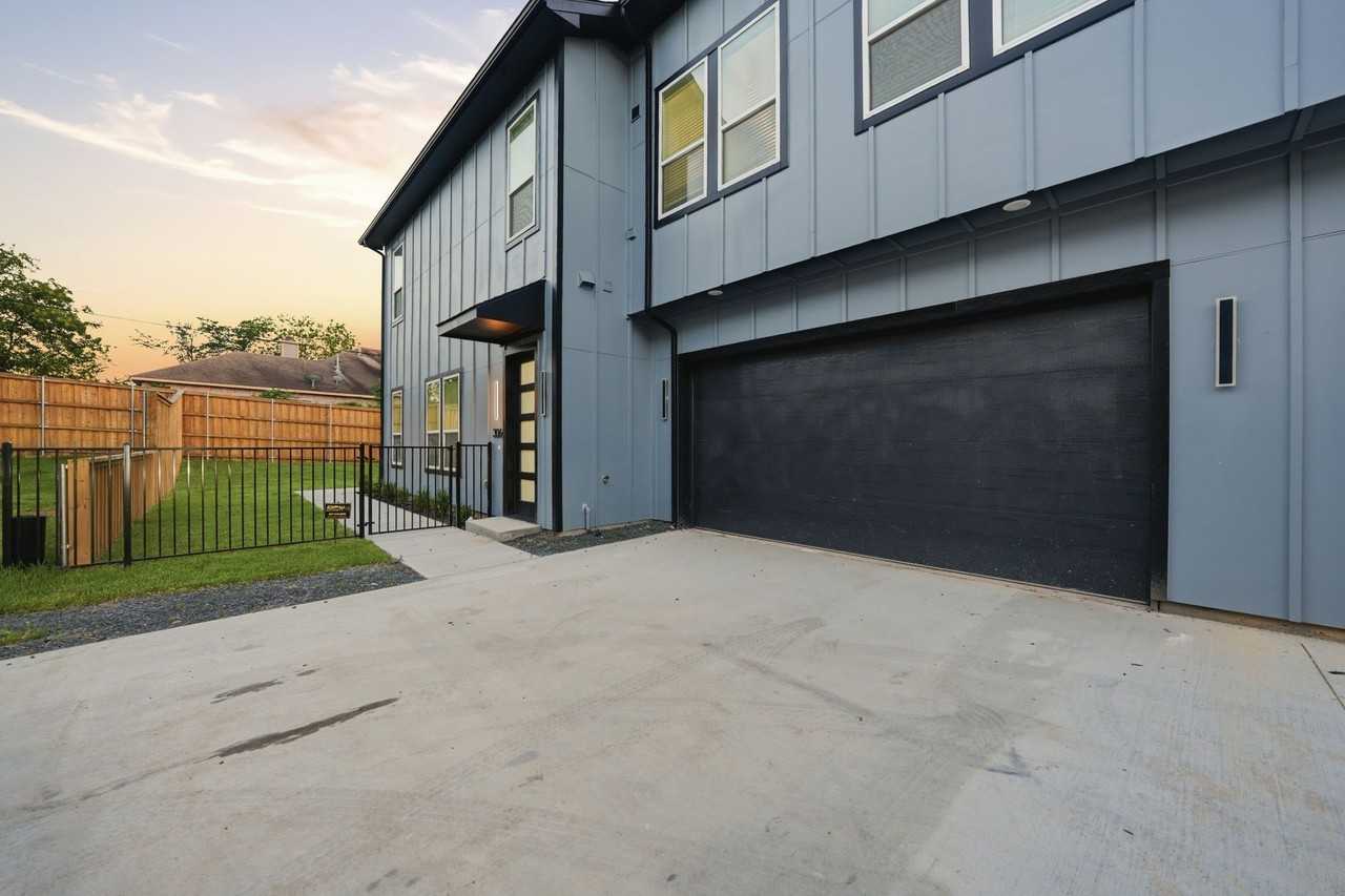 310 E 7th St - Photo 2 of 22