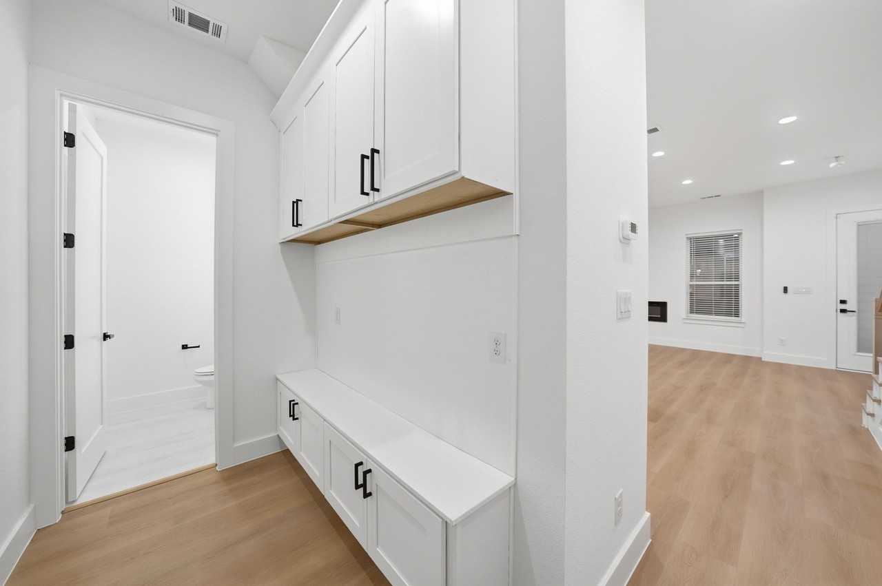 310 E 7th St - Photo 7 of 22