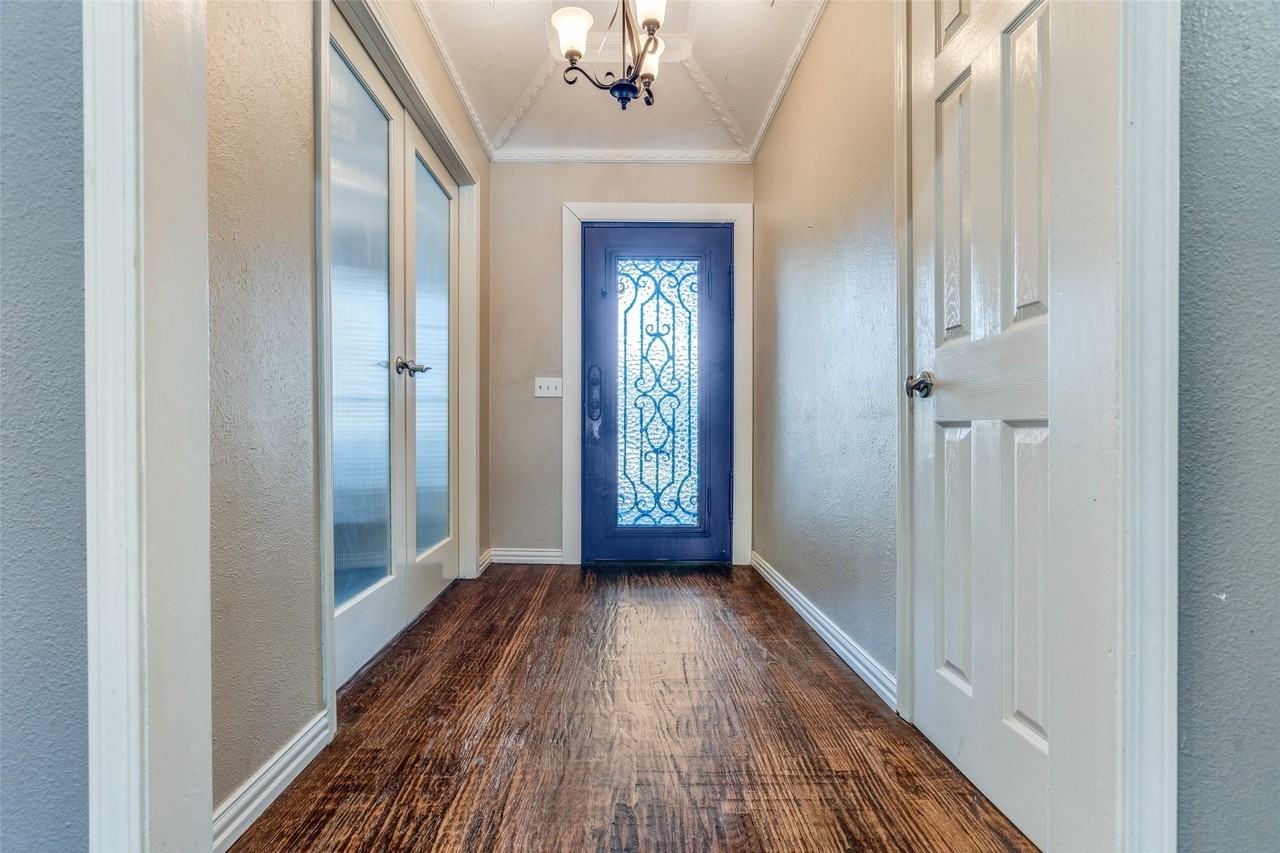 2217 Canyon Valley Trl - Photo 2 of 32