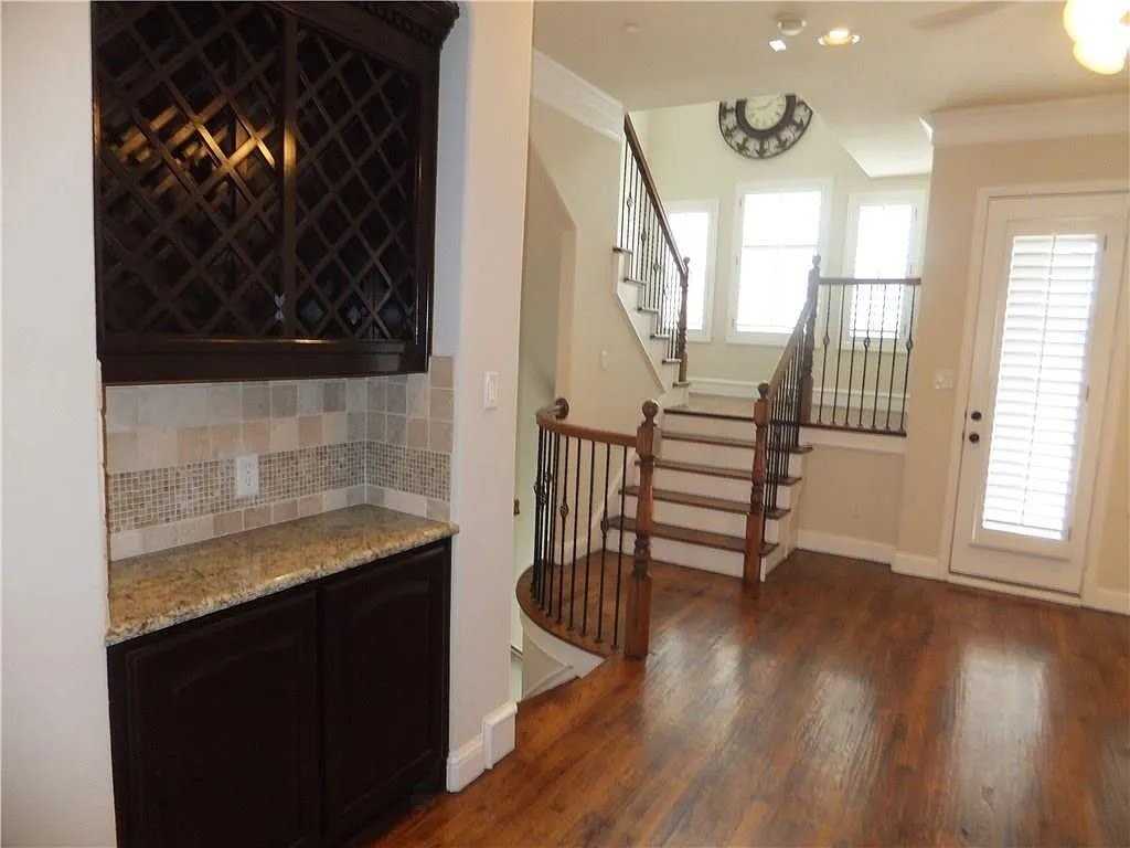 4241 Haskell Dr - Photo 4 of 19