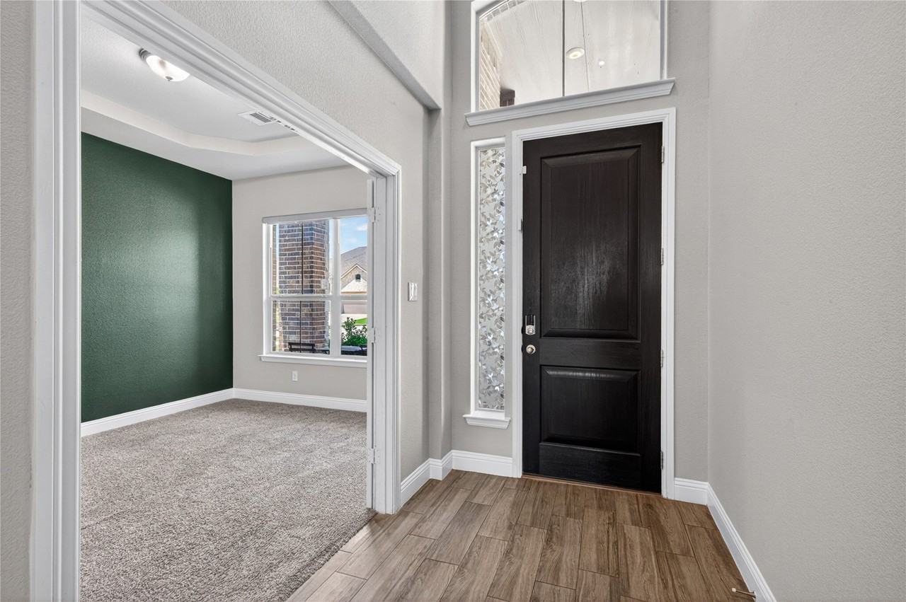 1026 Camphor St - Photo 2 of 26