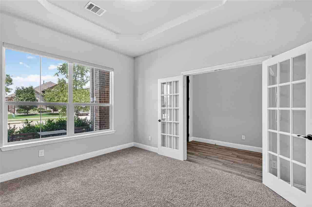 1026 Camphor St - Photo 3 of 26
