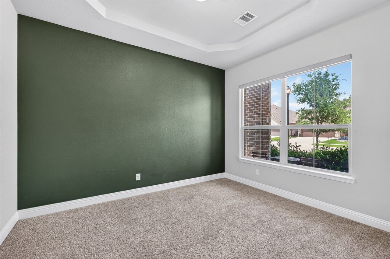 1026 Camphor St - Photo 4 of 26