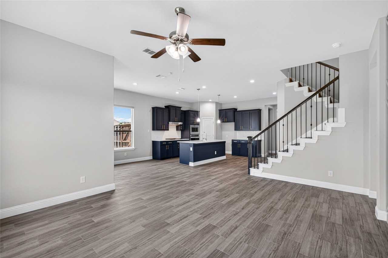 1026 Camphor St - Photo 5 of 26