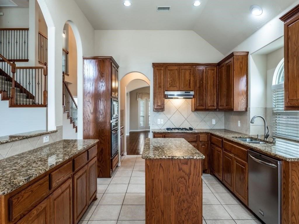 1222 Oak Hill Ln - Photo 5 of 27