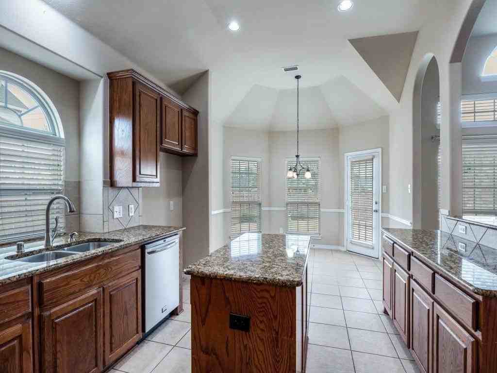 1222 Oak Hill Ln - Photo 6 of 27