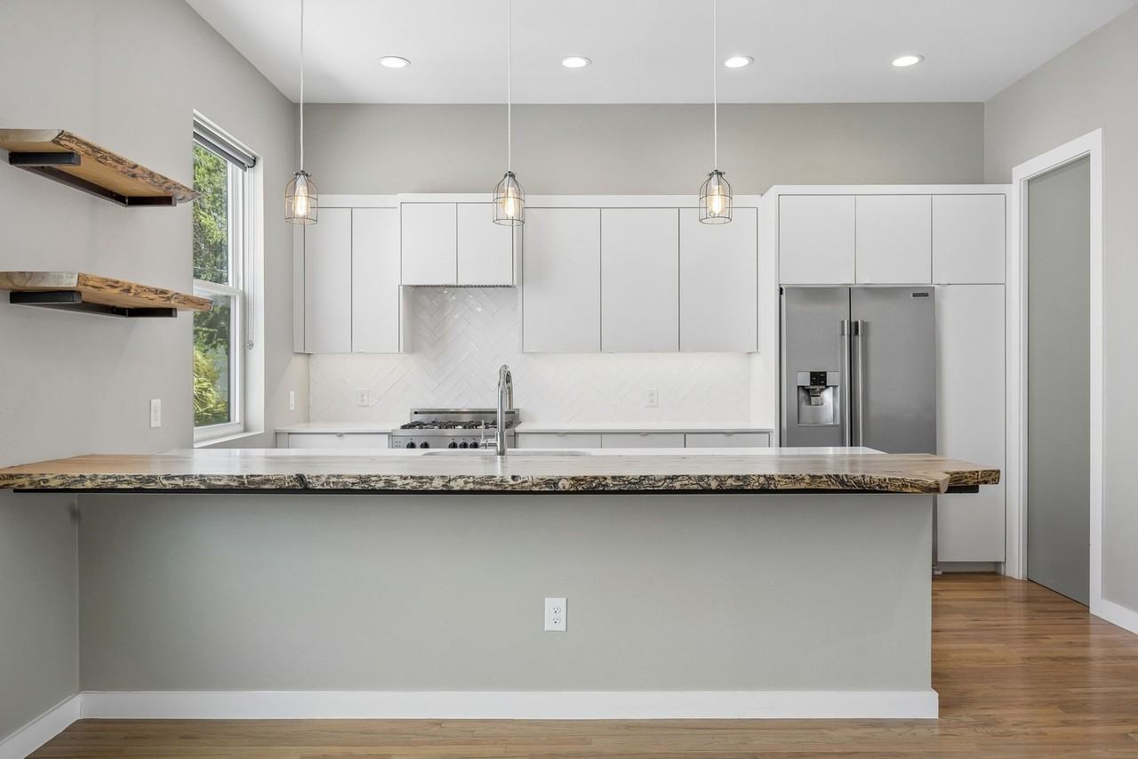 2630 Calvin St #101 - Photo 5 of 36