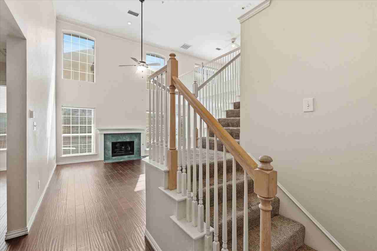 14608 Hawthorne Ct - Photo 3 of 29