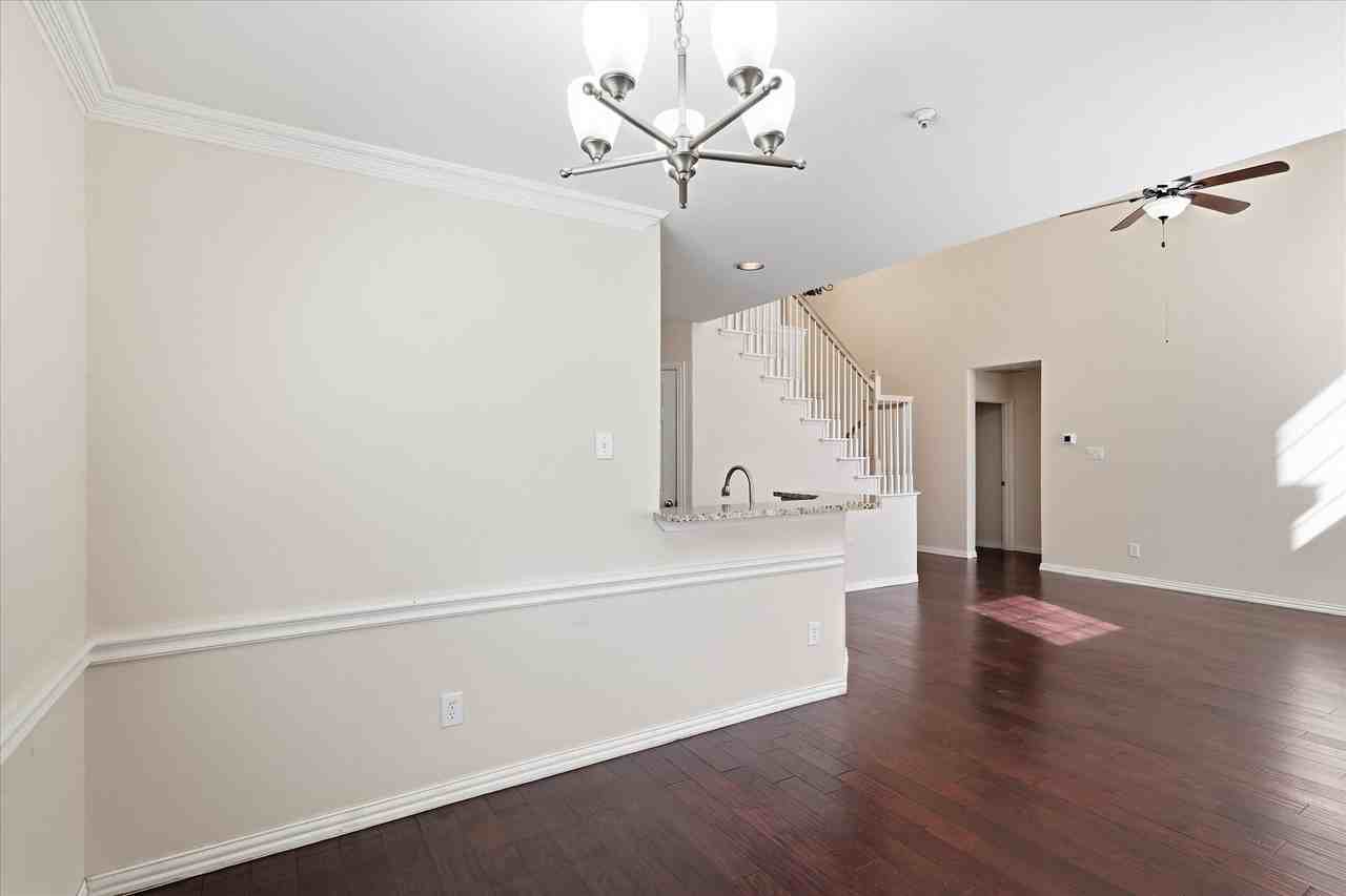 14608 Hawthorne Ct - Photo 7 of 29