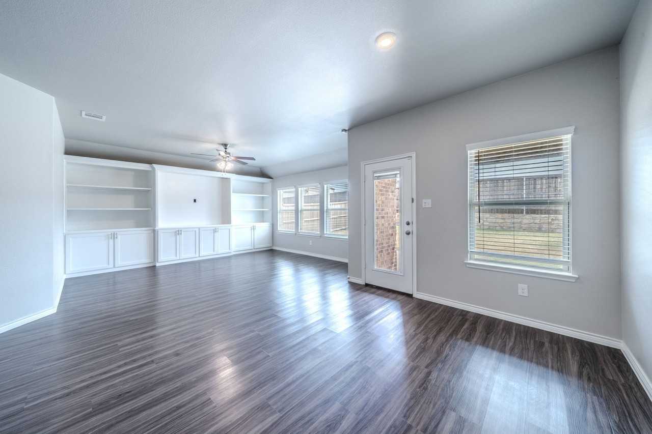 2720 Evergreen Trl - Photo 2 of 25