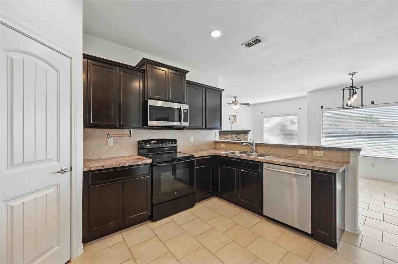 704 San Miguel Trl - Photo 4 of 20