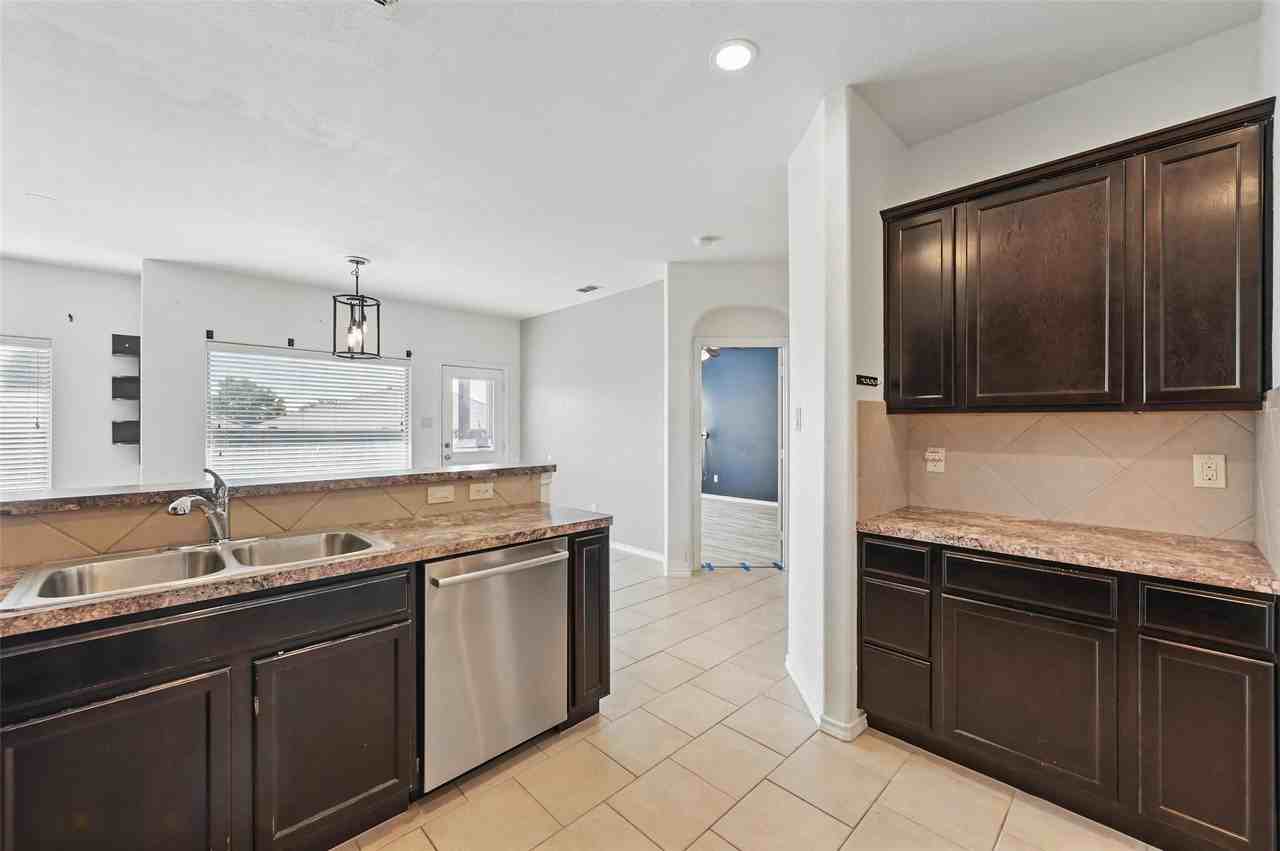 704 San Miguel Trl - Photo 5 of 20