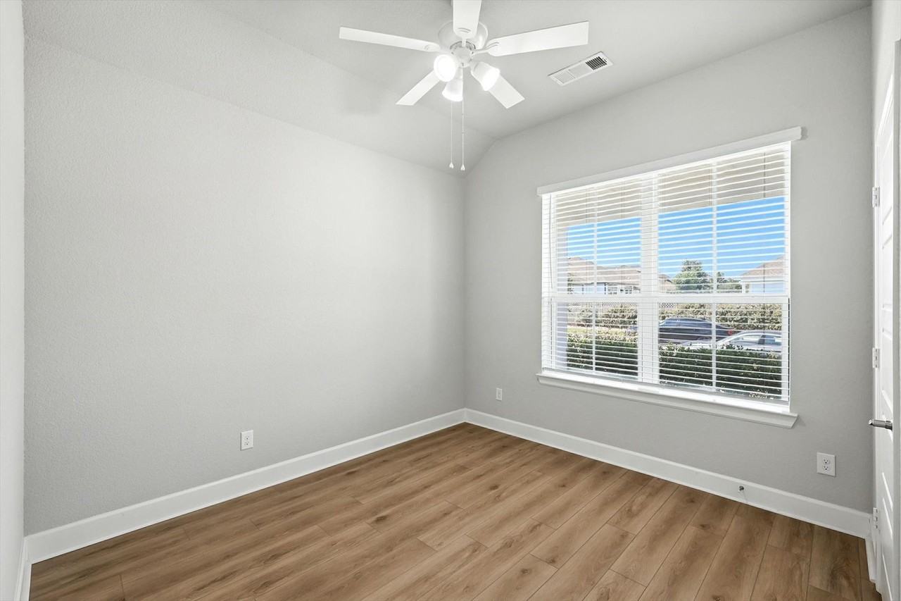 2521 Cobbler St - Photo 4 of 39