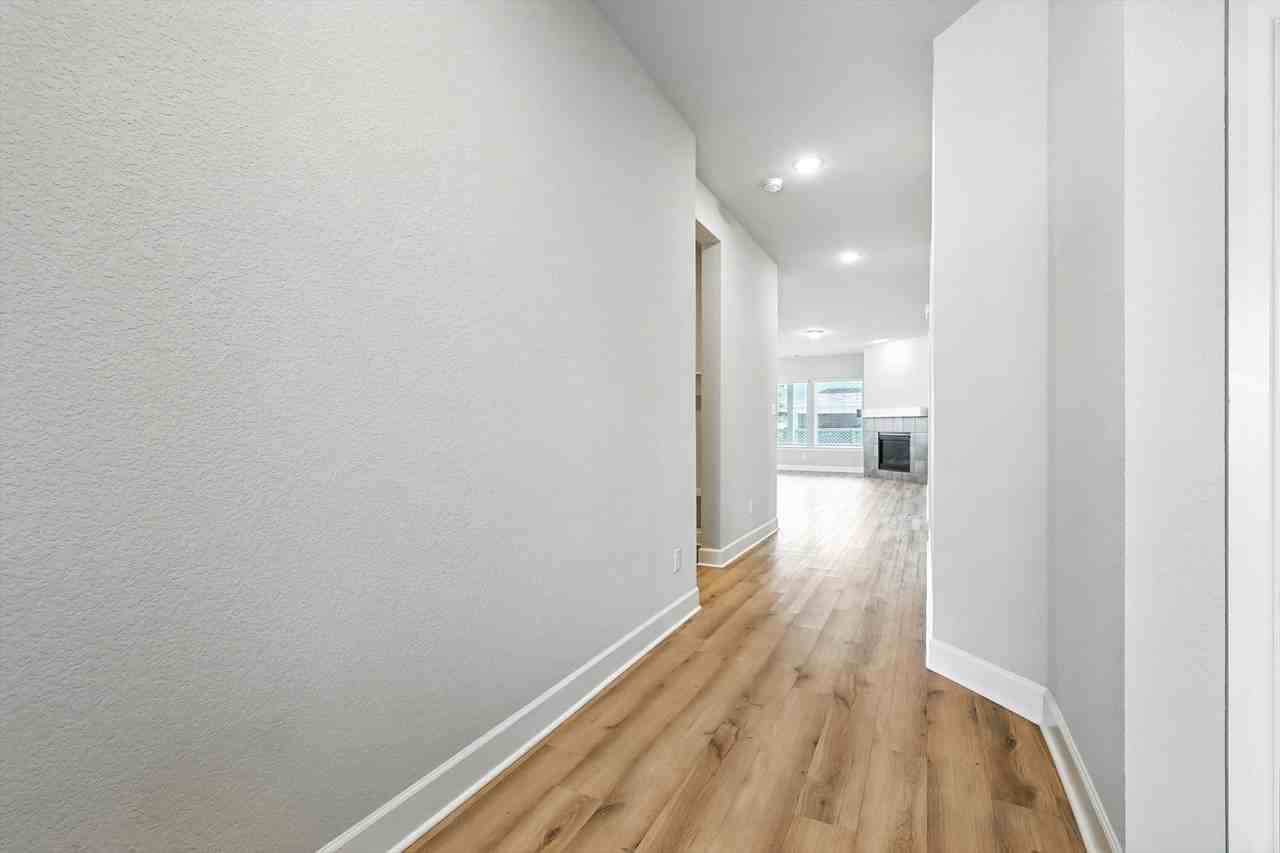2521 Cobbler St - Photo 7 of 39