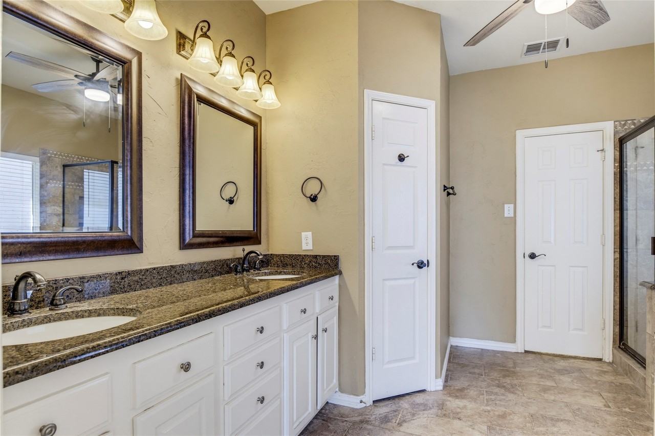 630 Waterview Dr - Photo 5 of 34