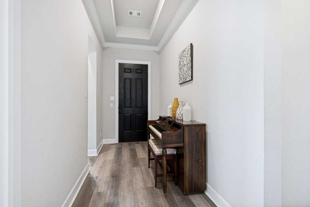 1511 Brandenburg St - Photo 4 of 25