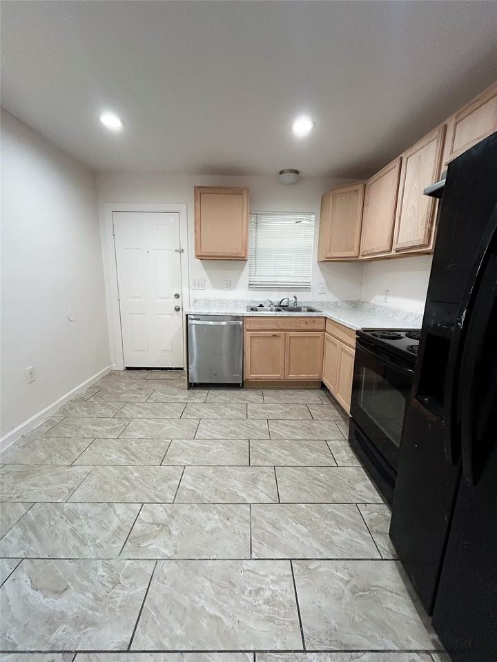 4250 Idaho Ave - Photo 2 of 16