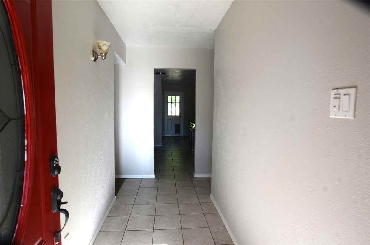114 W Way Dr - Photo 2 of 8