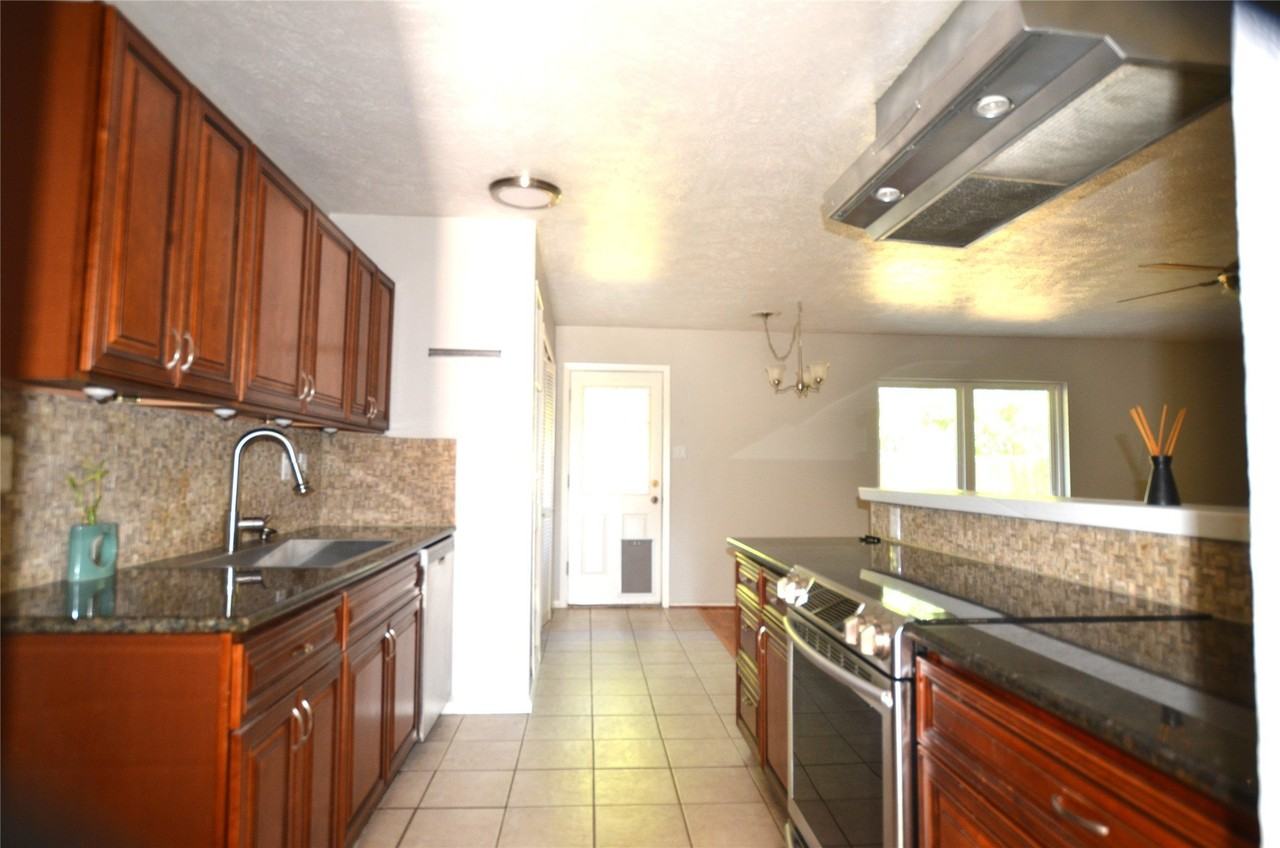 114 W Way Dr - Photo 3 of 8